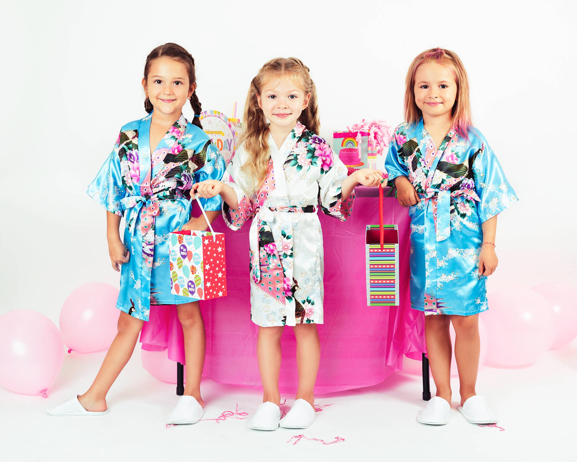 Sisters G Kids – Roupão de banho - Crianças por atacado – Kimonos infantis de cetim com estampa floral e pavão13
