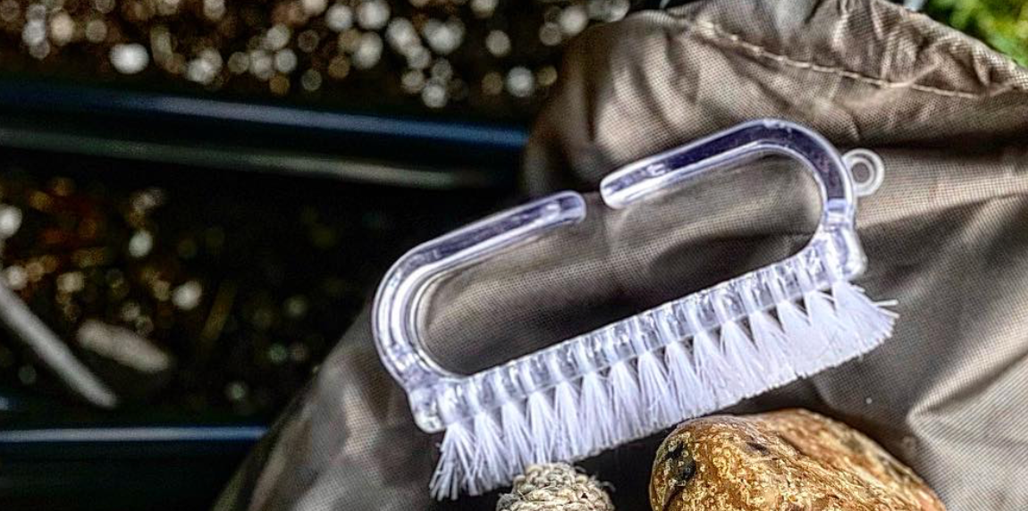 SallyeAnder - Wholesale Nailcare Set - Handled Nail Brush2