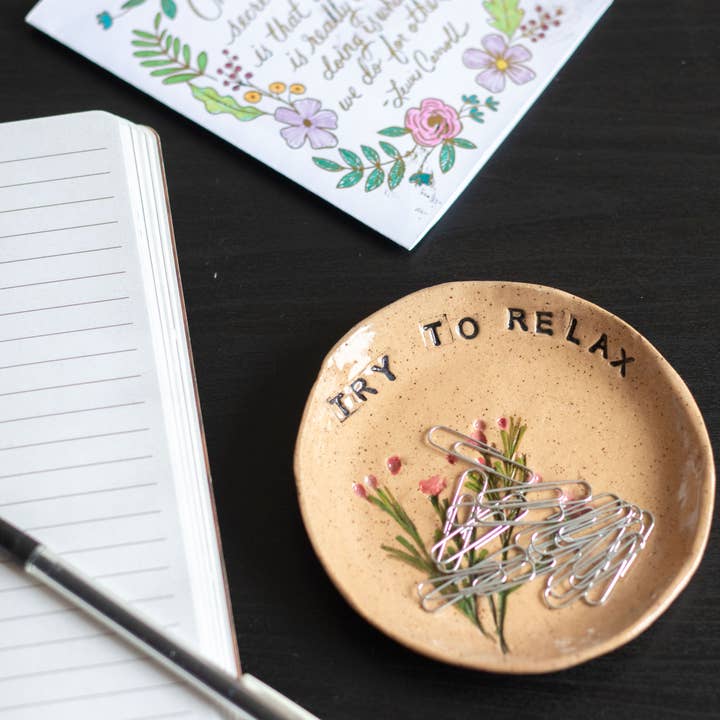 Tara Kothari – wholesale Smyckesfat – RELAX - Pressad blomma keramik smycken maträtt