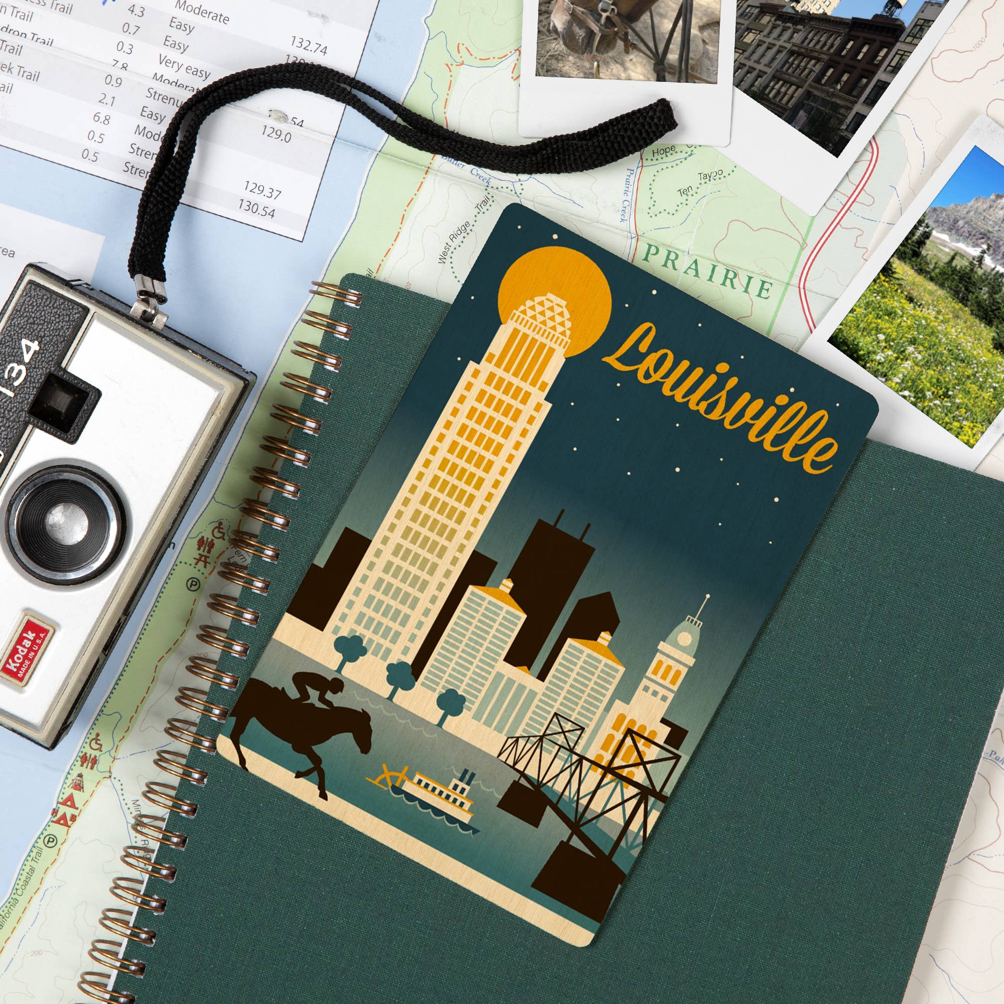 Lantern Press - Venta al por mayor Tarjeta postal - POSTAL DE MADERA Louisville, Kentucky, Retro Skyline5