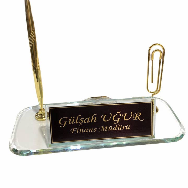 MOOG LLC – Großhandel Schreibtisch-Organizer – MOOG Namensschild aus Glas mit goldenem Stift4