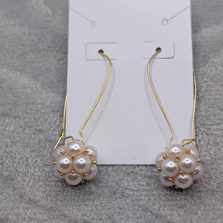 Gouden cluster pareloorbellen voor wholesale door MadelynRylie