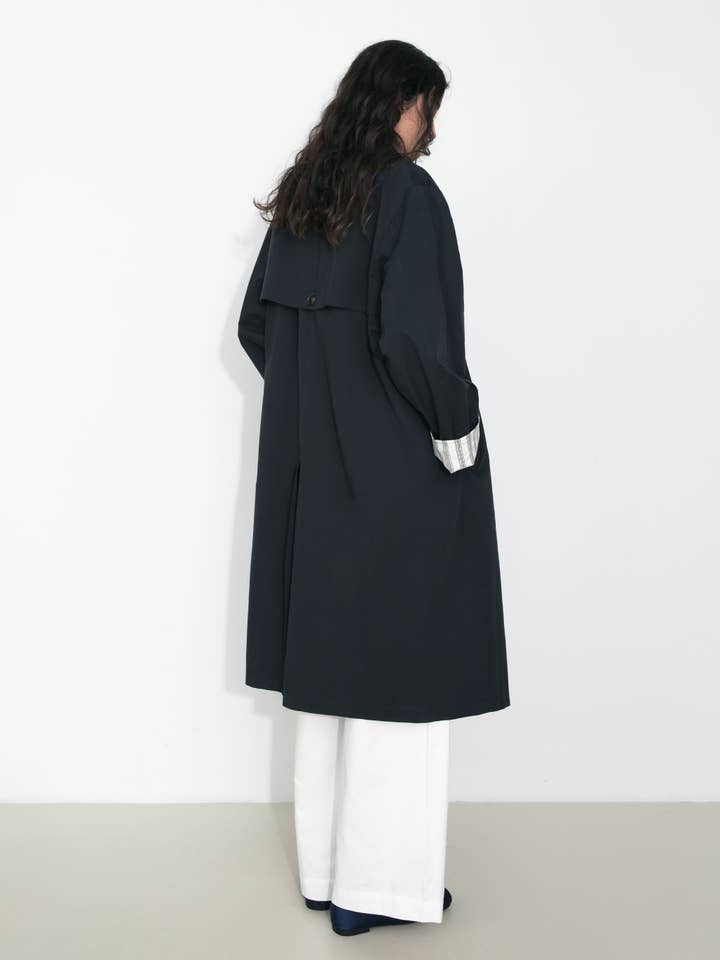 CUBIC - Wholesale Trench Coat - Women's - Macintosh Trench Coat with Striped Lining6