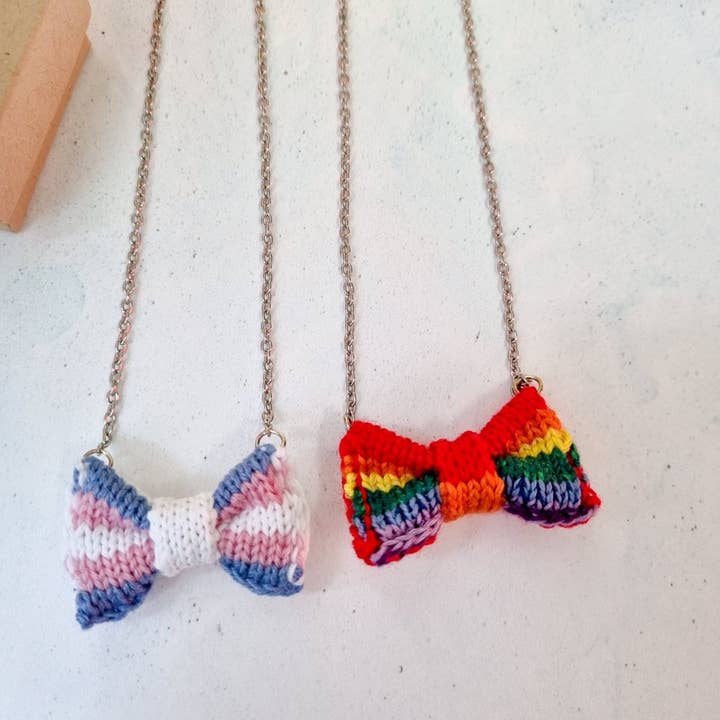 PRIDE : mini-collier à nœud papillon pour la vente par Wool & Whiskers