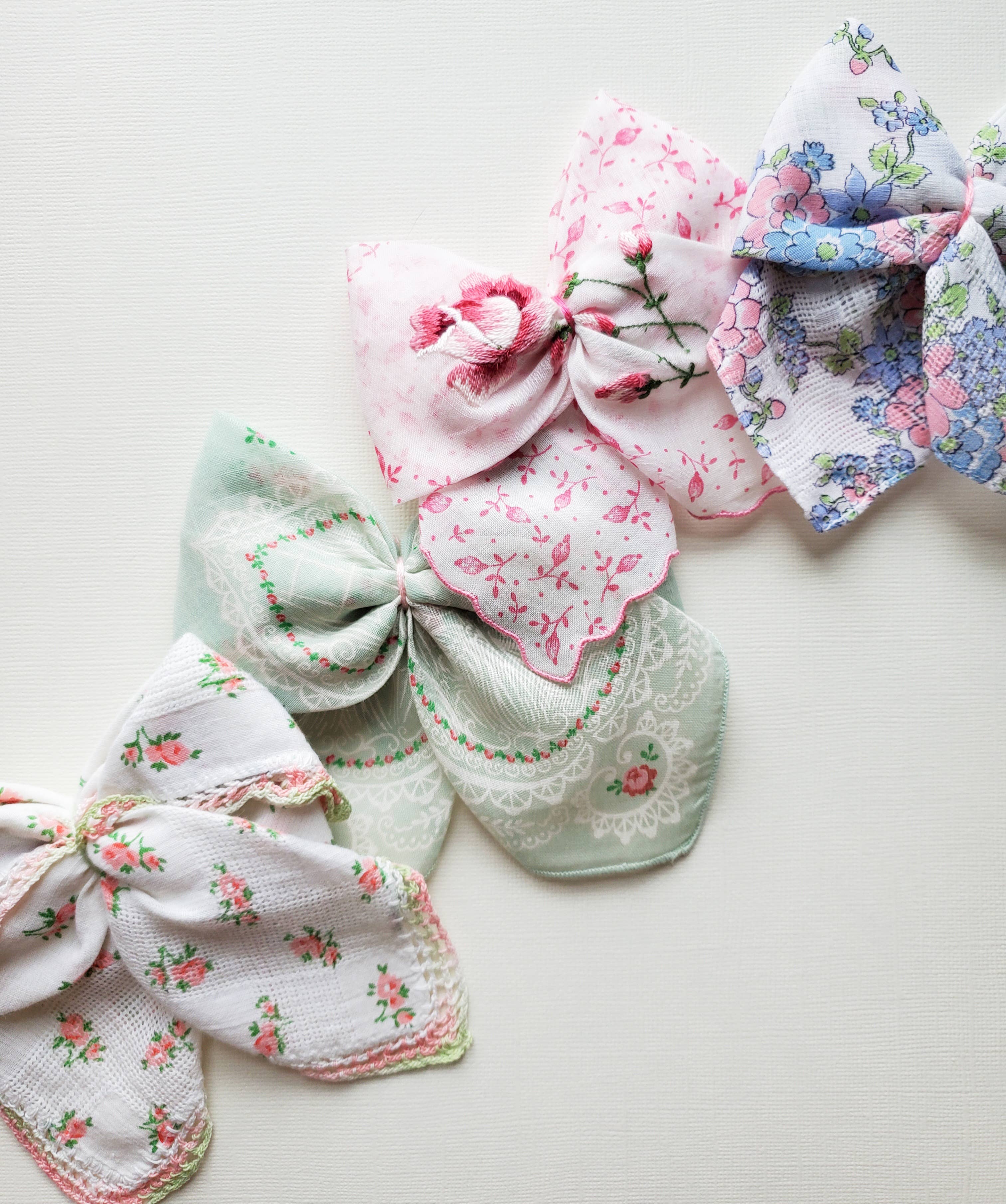 Revival Bow Co. - Venta al por mayor Lazo para el pelo - Niños - Pañuelo vintage personalizado • Estilo cola larga • OOAK1