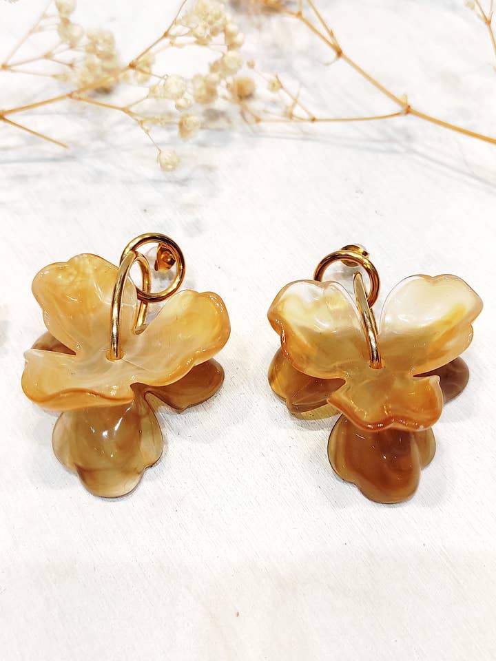 Arianne Resin Flower Earrings for wholesale by LOLO & YAYA