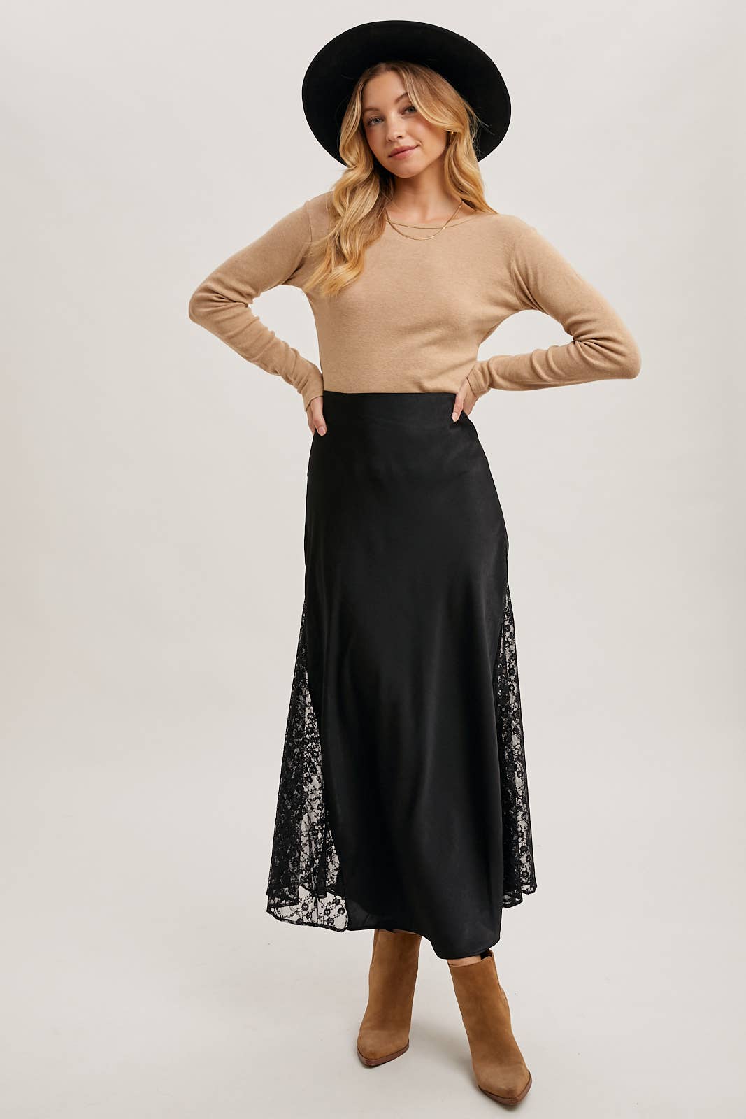 Bluivy – wholesale Kjol - Dam – Midikjol i satin med spetskant och midjeficka33