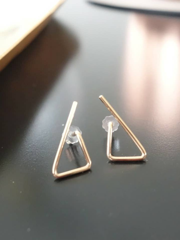 Small triangle earrings for wholesale by Sissi100fils Bijoux
