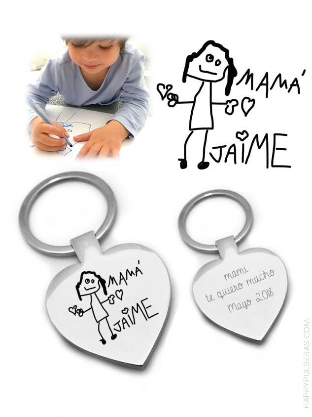 In hart gegraveerde stalen sleutelhanger met gepersonaliseerde tekening. voor wholesale door Happypulseras