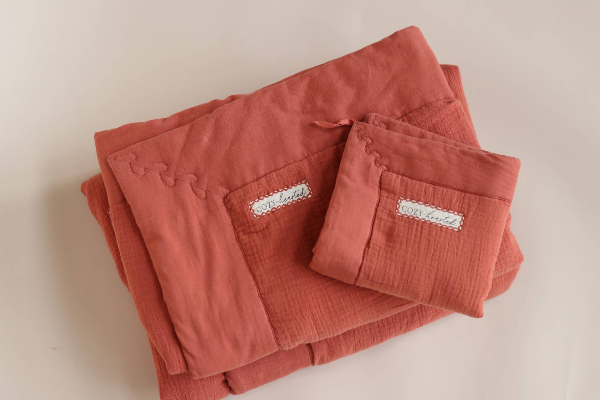 Cozy-hearted - Wholesale Knuffeldekentje/doekje - Baby - De Mini Cozy Lovey – Organisch katoenen babytrooster voor comfort en veiligheid7