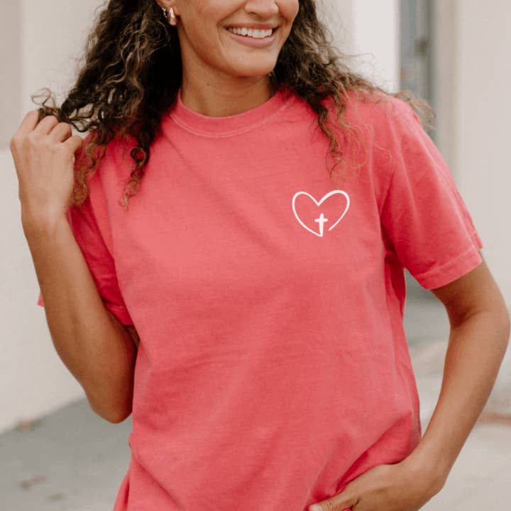 Maglietta Grafica Cristiana "Gesù Mi Protegge" per la vendita all'ingrosso da parte di MELODY FAYE