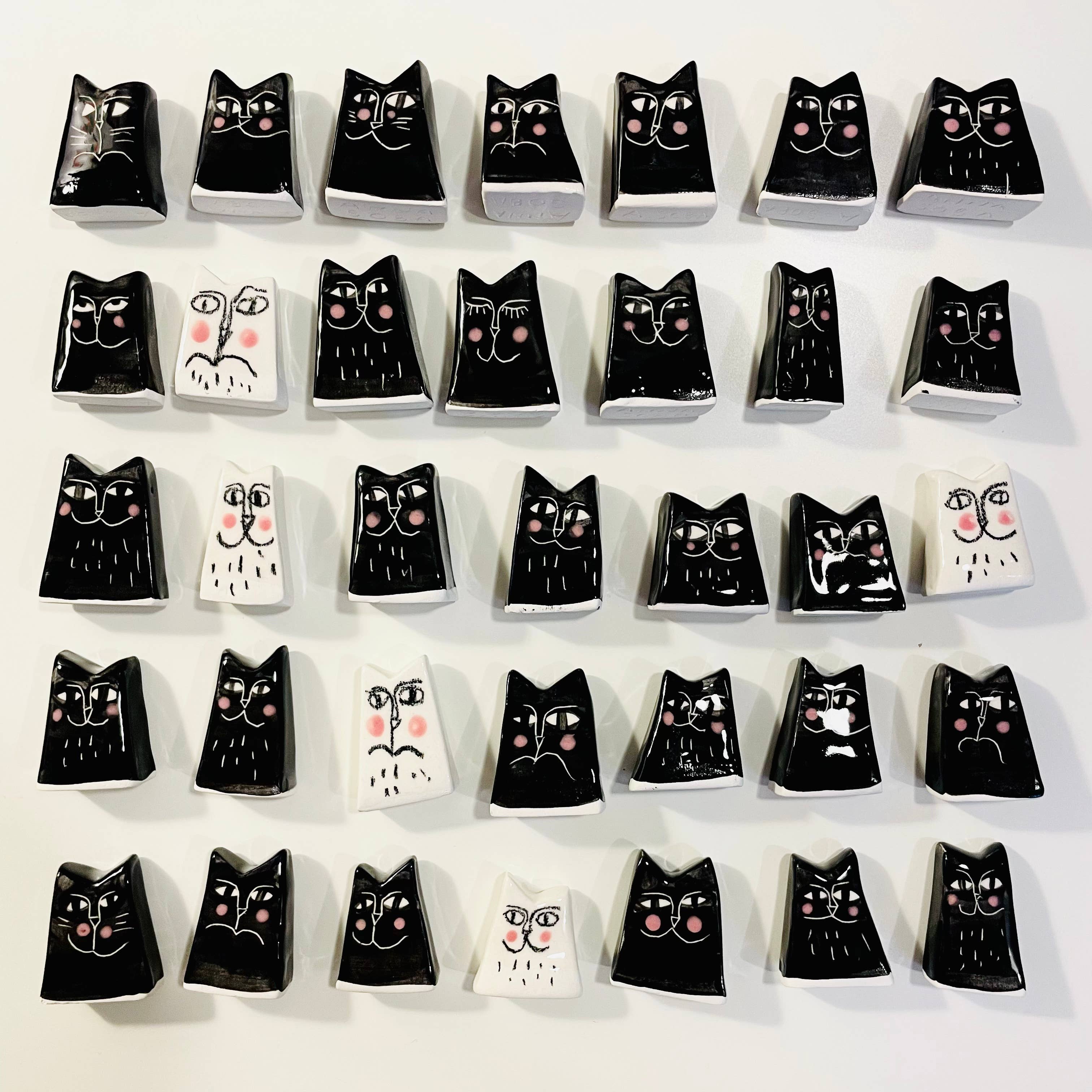 Anna Soba - Wholesale Decorative Figurine - Ceramic reverse cat figurine small2