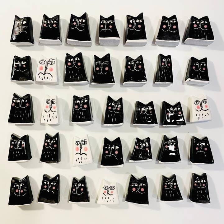 Anna Soba - Wholesale Decorative Figurine - Ceramic reverse cat figurine small2