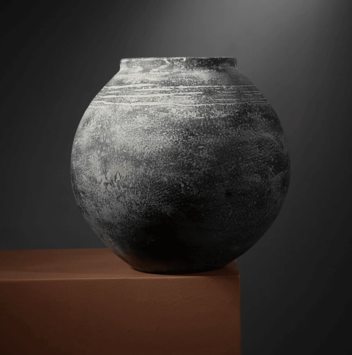 Atolia Designs - Wholesale Vase - Distressed Textured Ceramic Vase2