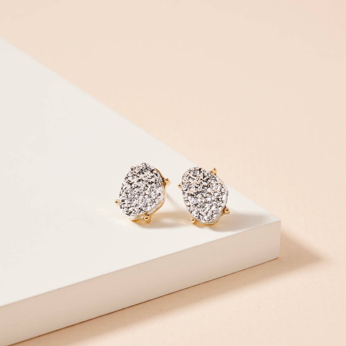 Frem - Vendita all'ingrosso Orecchini a bottone - Orecchini a bottone in pietra druzy a forma organica10