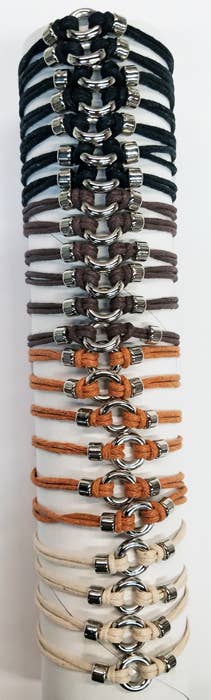 Peaceful Village Inc. - Vente Parures de bijoux - Bracelet en cordon tissé avec anneau en métal, couleur terre1
