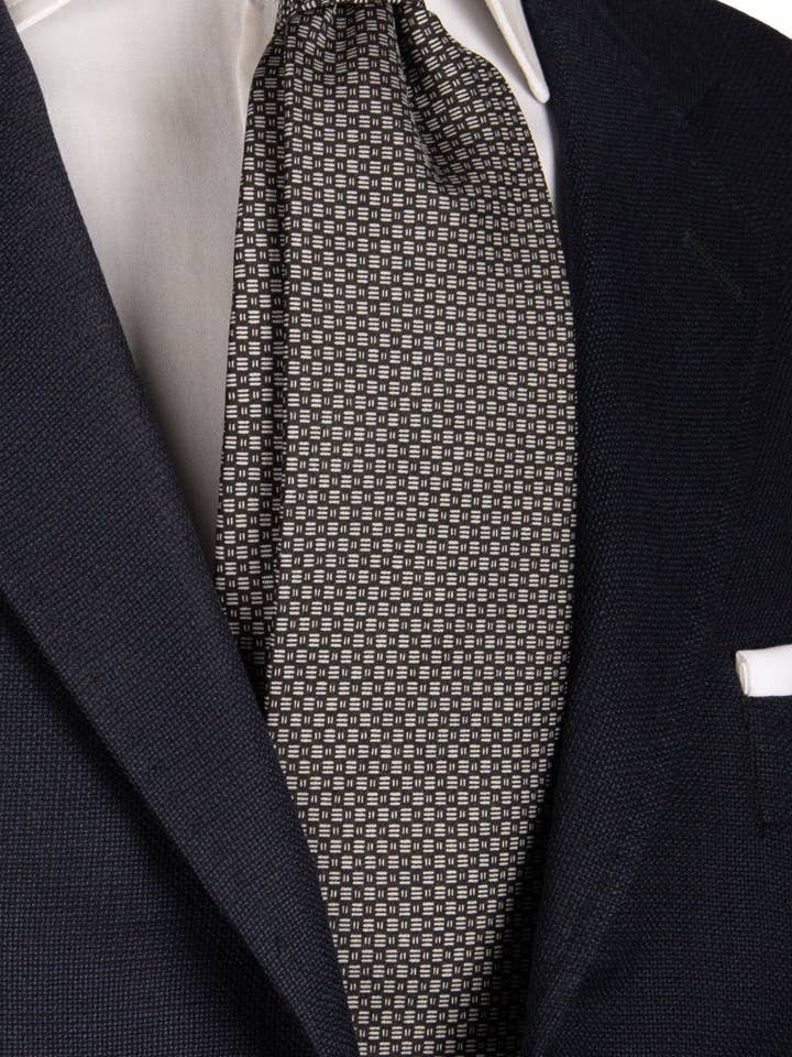 Zeremoniekrawatte aus schwarzem Seidentwill mit grauem Muster CY6746 für den Großhandel von Graffeo Cravatte