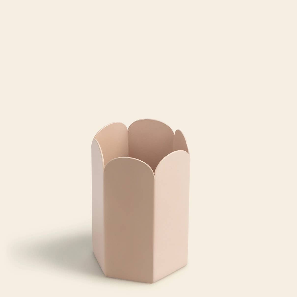 Papier UK – wholesale Pen & pencil holder – Scallop Edge Pen Pot3