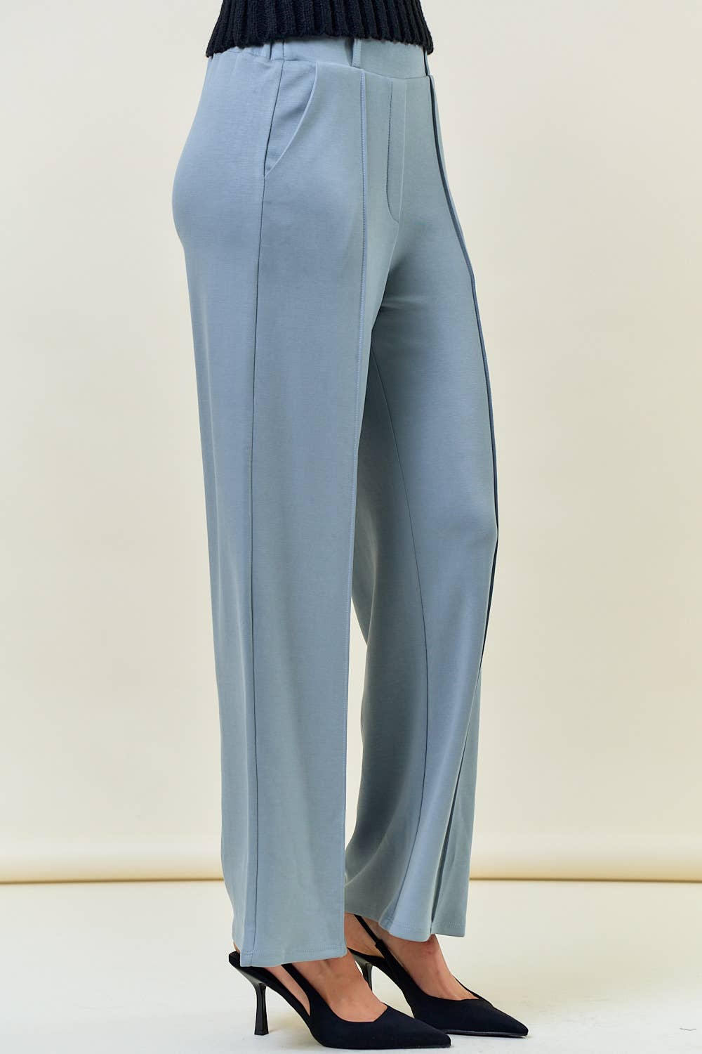 Doe and Rae – Engroshandel Bukser - Dame – SMØRBLØDE BØRSTET MODAL PINTUCK BUKSER - 8839P10