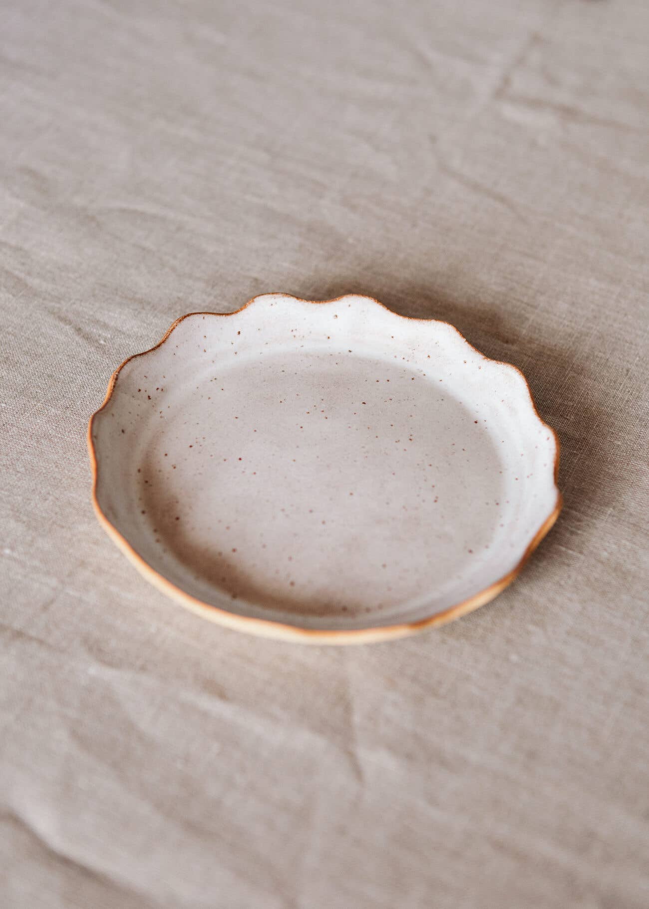 Ohyoko ceramics - Vente Plats - Assiettes en céramique artisanale avec bords ondulés10