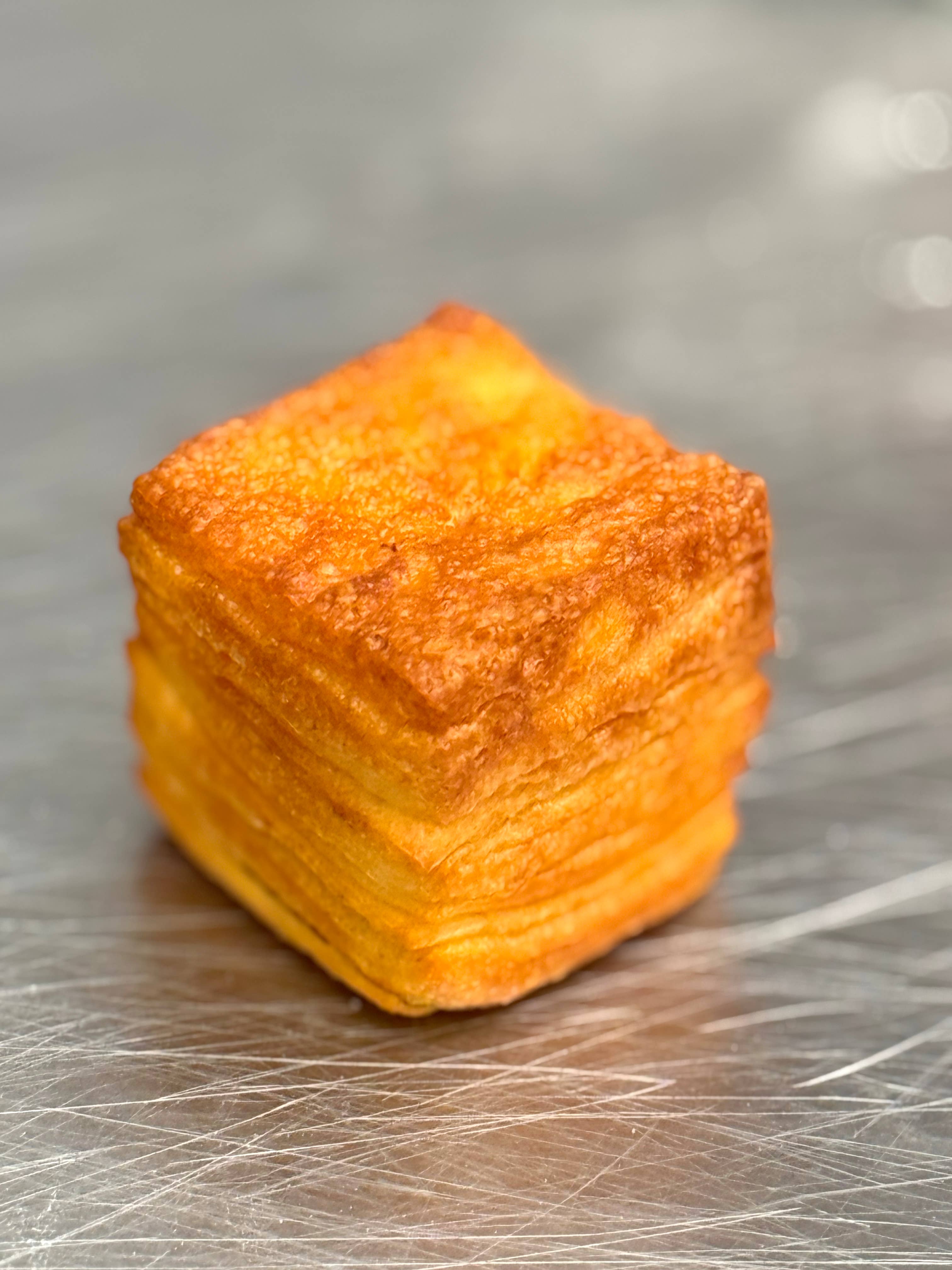frenzye - Wholesale Cookie - Croissant Cube2