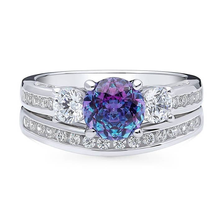 Conjunto de anillos de compromiso de 3 piedras con circonitas cúbicas en plata de ley BERRICLE para venta al por mayor de BERRICLE