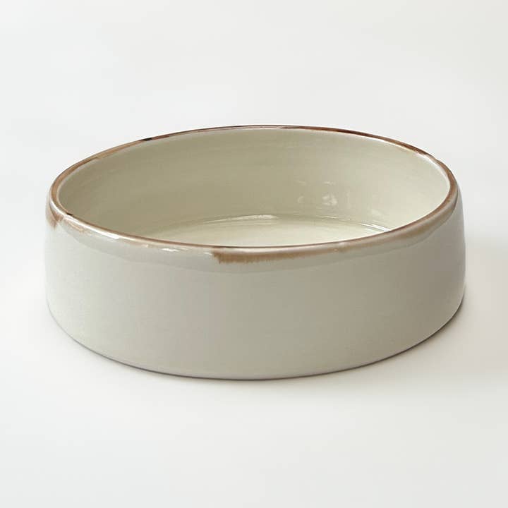 Bol à pâtes (19 cm), droit, transparent, bord brun pour la vente par Mihaly Herczeg Ceramics