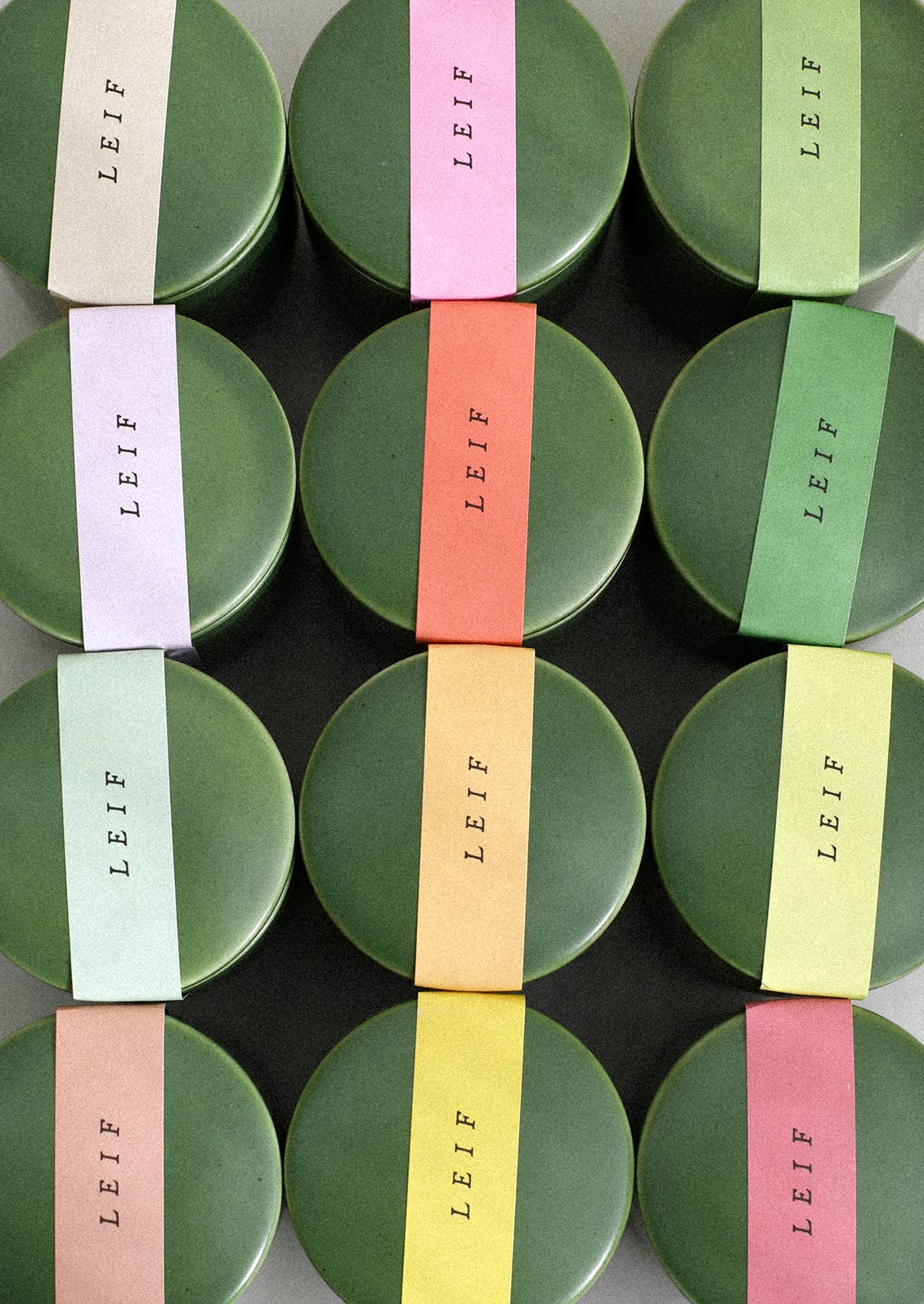 LEIF - Wholesale Jar/Filled Candle - MINI BOTANIST CANDLE in ceramic jar | tomato & wild herb1