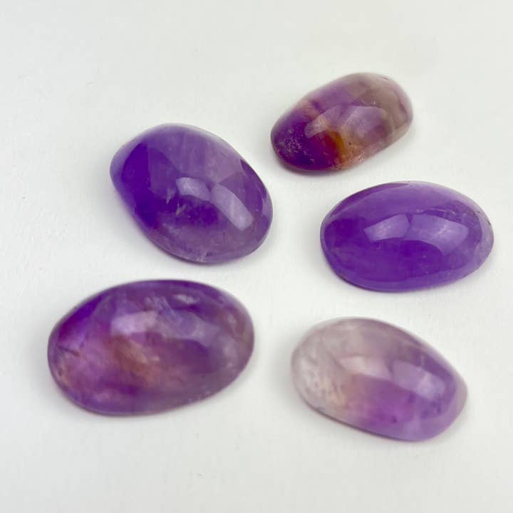 * Maraba ametyst | Cabochons | 20-30 mm for engroshandel hos Pelham Grayson Rose