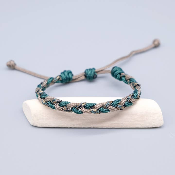 Grå och grön flätat paracord armband för wholesale av La Fabrique du Noeud