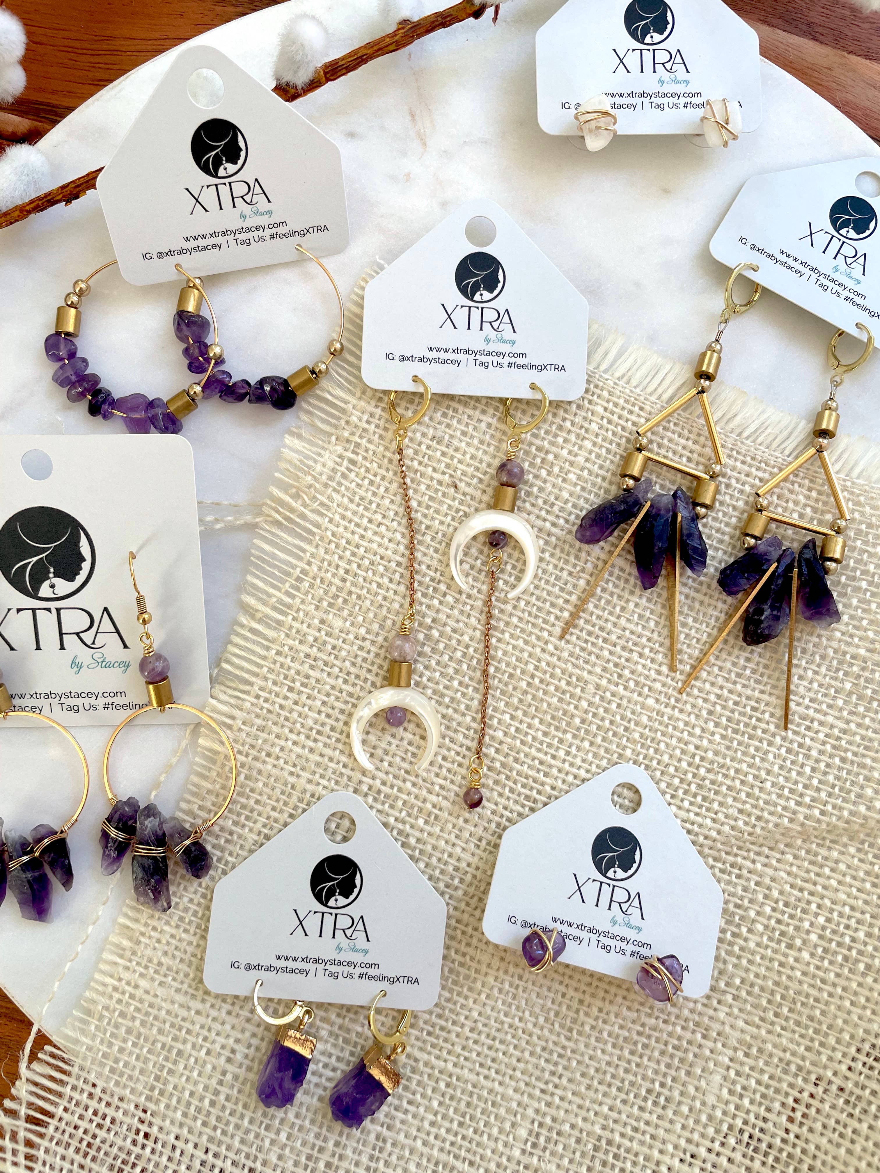 XTRA by Stacey - Wholesale Hangende/ronde oorbellen - The Alicent Earring - Raw Amethyst Spike Statement oorbellen8
