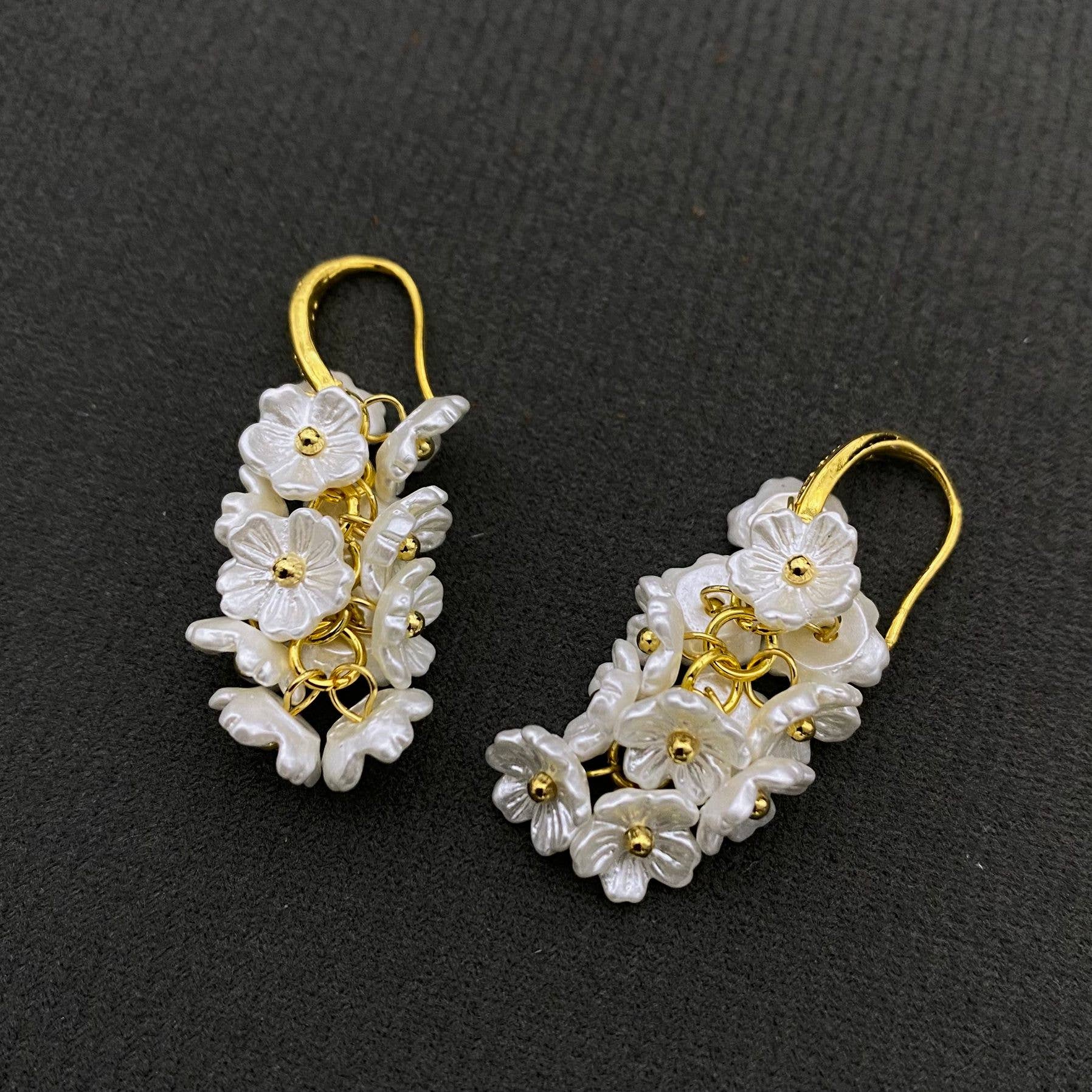 Mio Queena - Wholesale Dangle Earrings - White Flower Fringe Earrings1