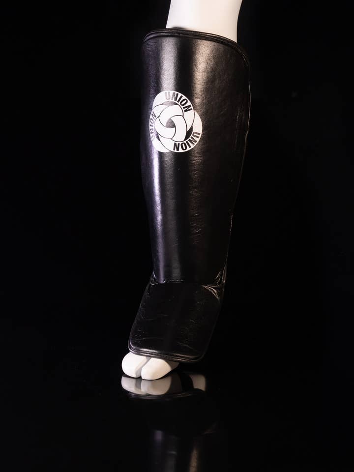UNION fighting Muay Thai/MMA Schienbeinschoner in Schwarz für den Großhandel von UNION fighting