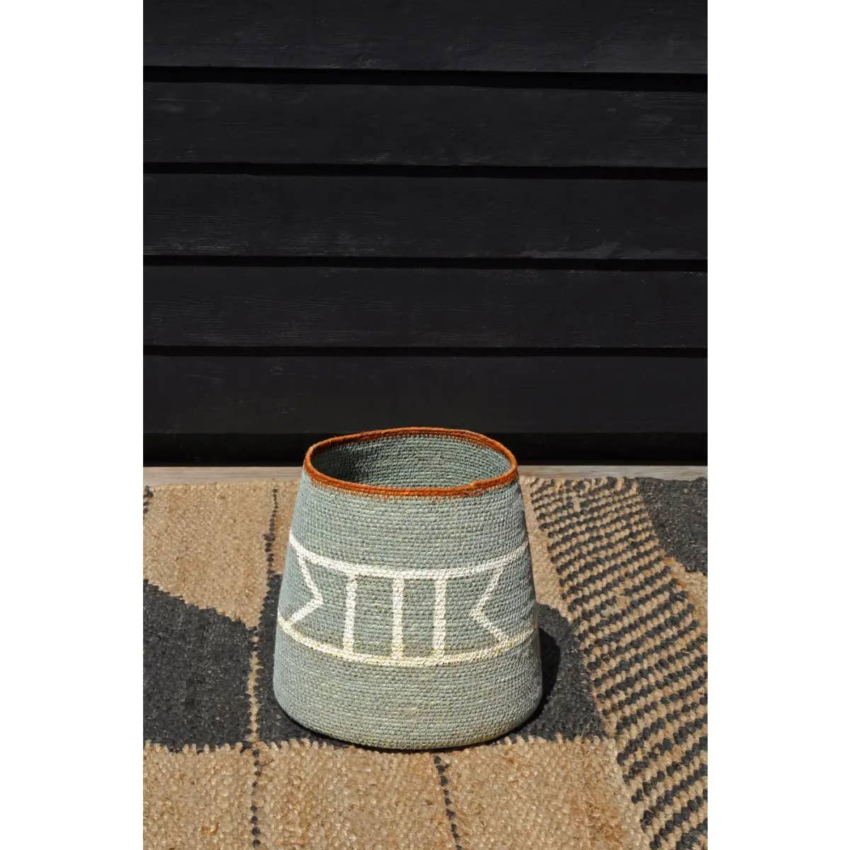 B A O B A B - Maison - Wholesale Basket - Tribal conical basket in gray seagrass