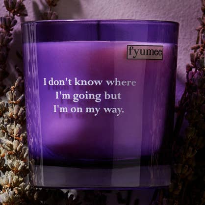 Dedikation, Lavendelduftende Luksus Sojalysetranslate for engroshandel hos Fyumee