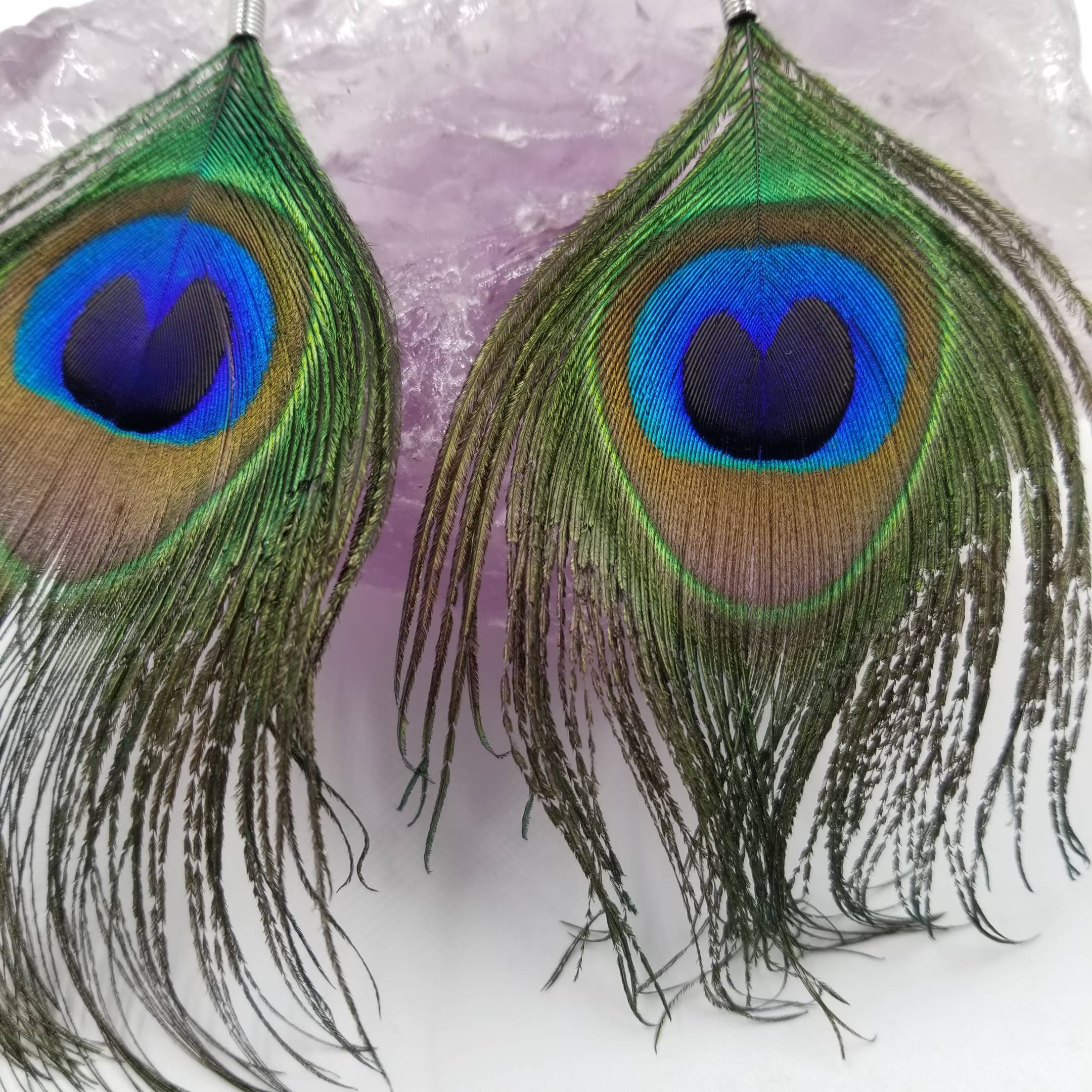 magnolia jewelry – Brincos com berloques por atacado – Brincos de pena de pavão1