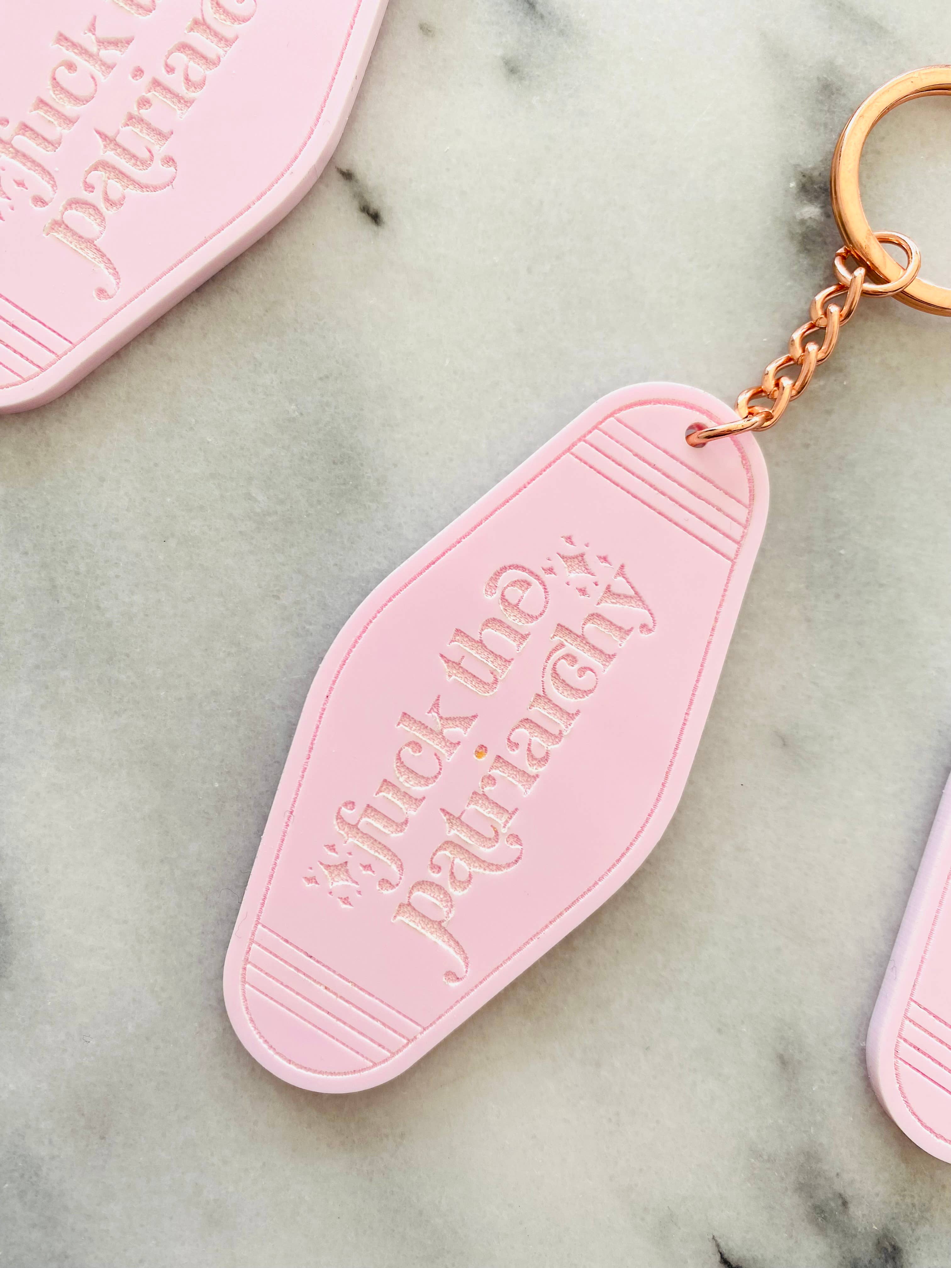 Luxe designs – Großhandel Schlüsselanhänger – Damen – Fuck das Patriarchat Motel Schlüsselbund1