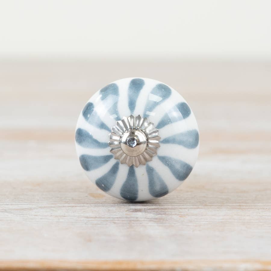 Gainsborough Giftware x Portland Living – wholesale Wreath – Ceramic Door Knob Silver Finish, 4cm x 7cm 1