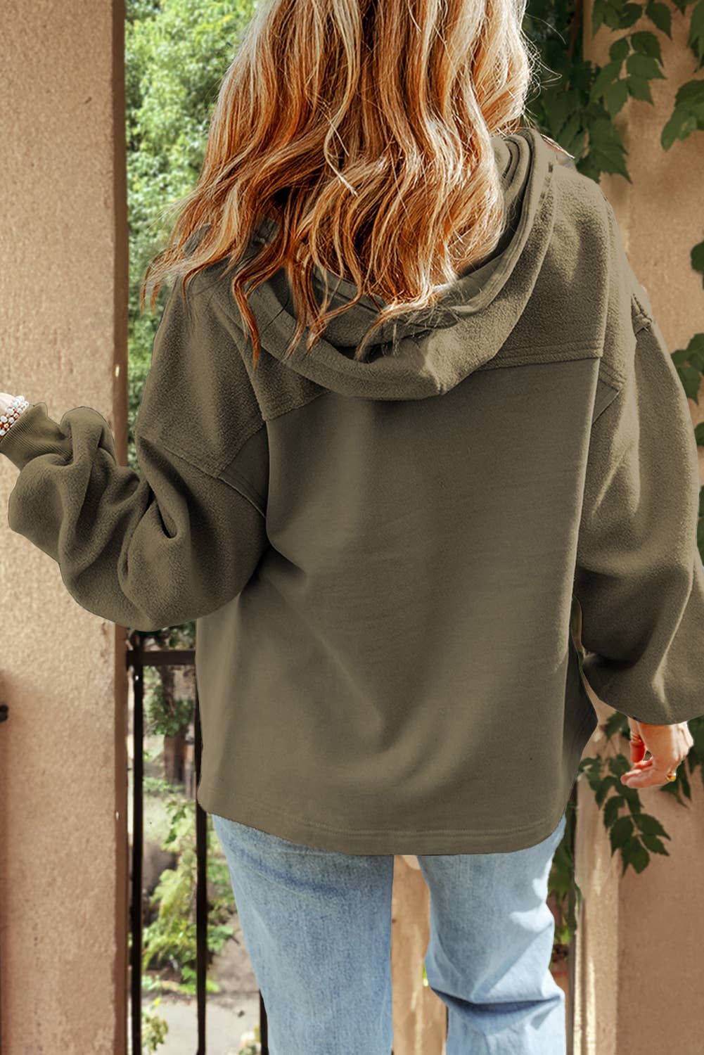 1 the Woman - Vente Veste – femme - Veste zippée à capuche avec cordon de serrage et poche - 6 couleurs11