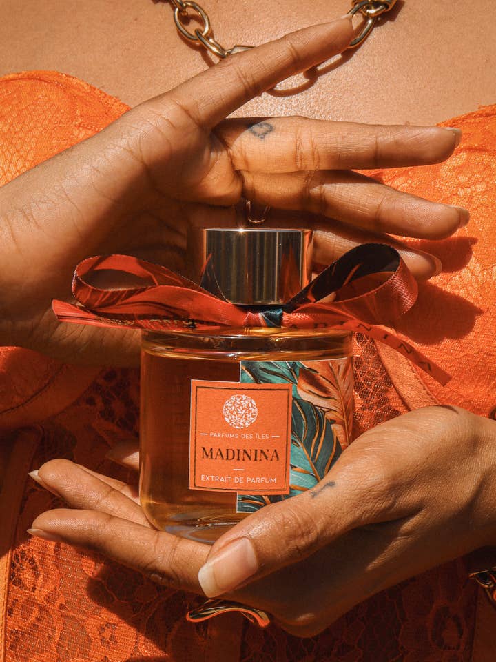 Estratto di Profumo Madinina, Edizione 2024 per la vendita all'ingrosso da parte di PARFUMS DES ILES