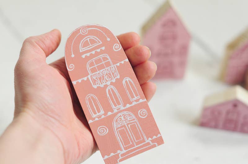 ANAMARKOkids - Vente Jouet en bois – enfant - Maisons roses village en bois peint à la main, maisons miniatures3