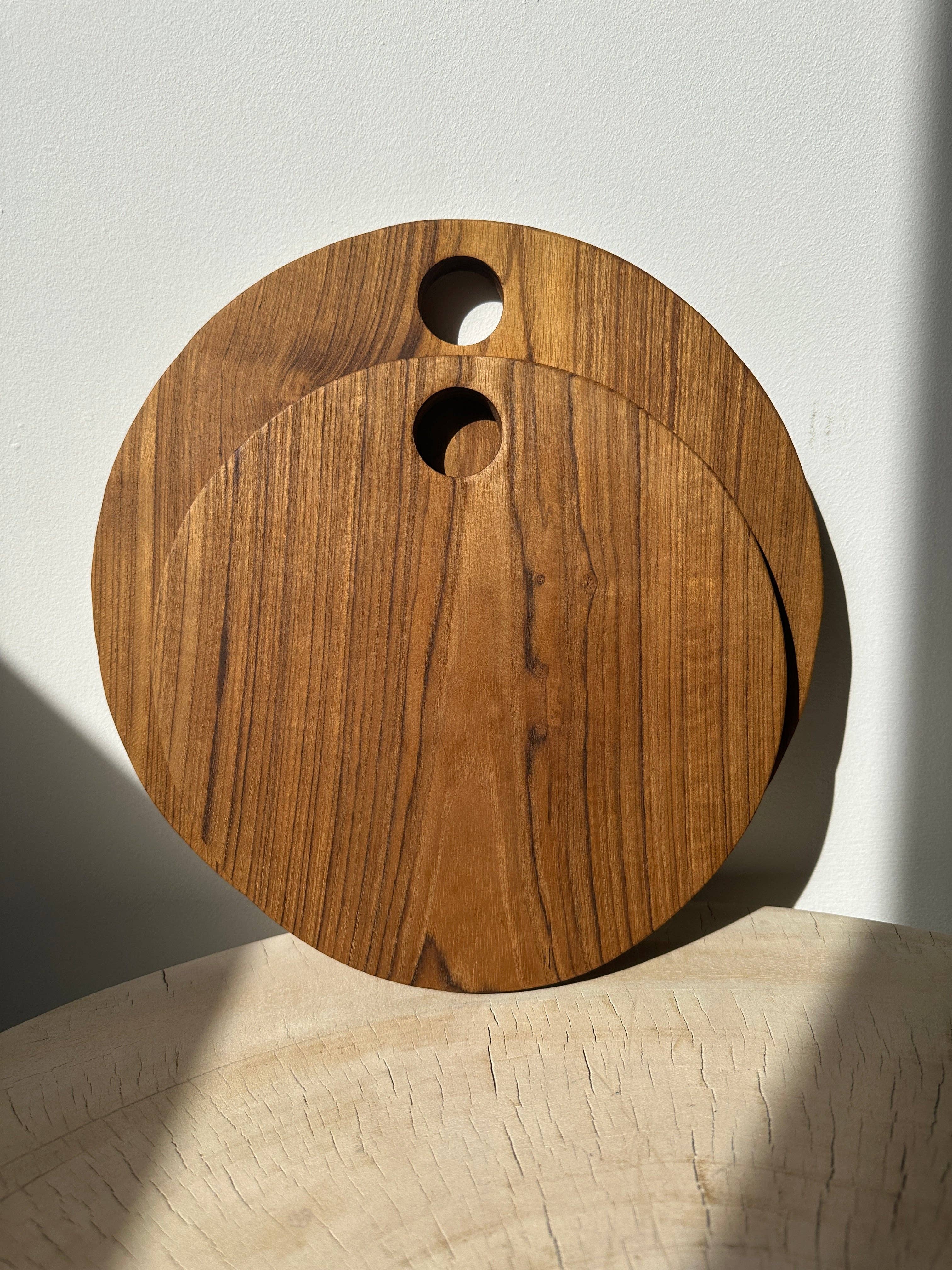 Office Objets – wholesale Skärbräda – Rund skärbräda i urholkad teak D:3037