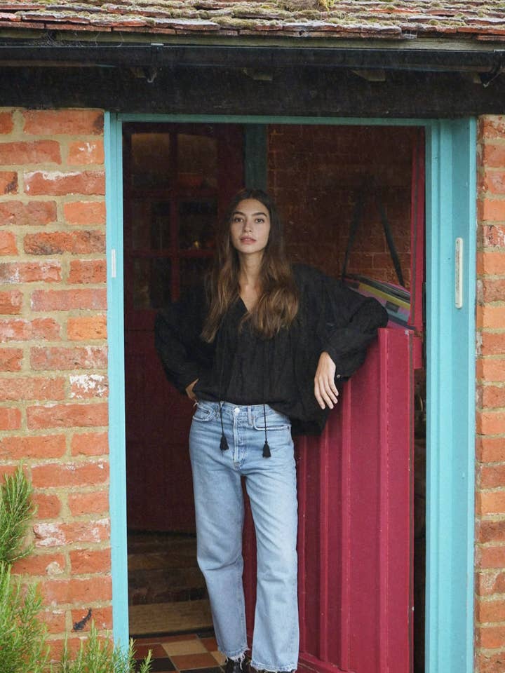 Blusa The Meadow//Nero per la vendita all'ingrosso da parte di Beachwood The Label