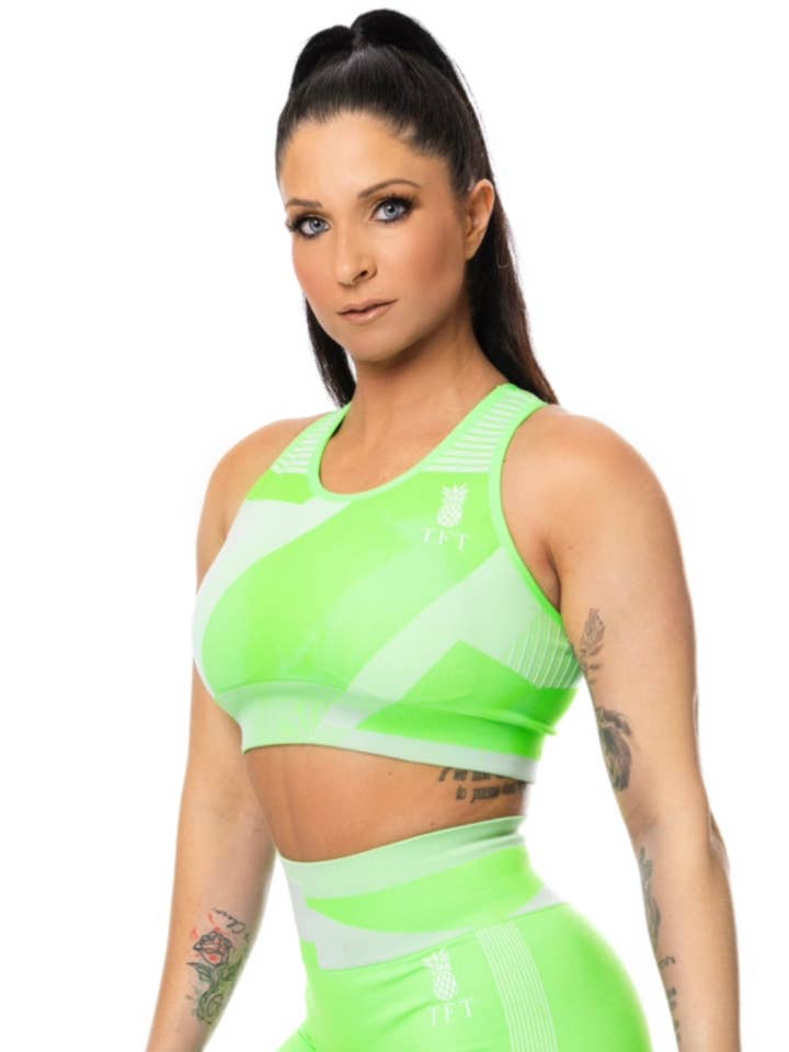 Soutien-gorge de sport vert cactus pour la vente par The Fit Traveler Collection