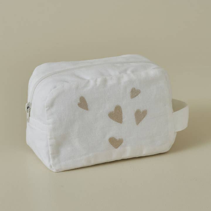 Jolis coeurs Trousse de toilette Mascarpone pour la vente par Sylvie Thiriez