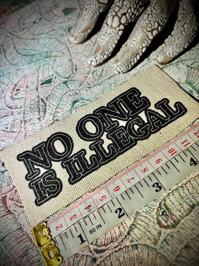 Three Raccoons – Großhandel Aufnäher – Niemand ist illegal Aufnäher.2