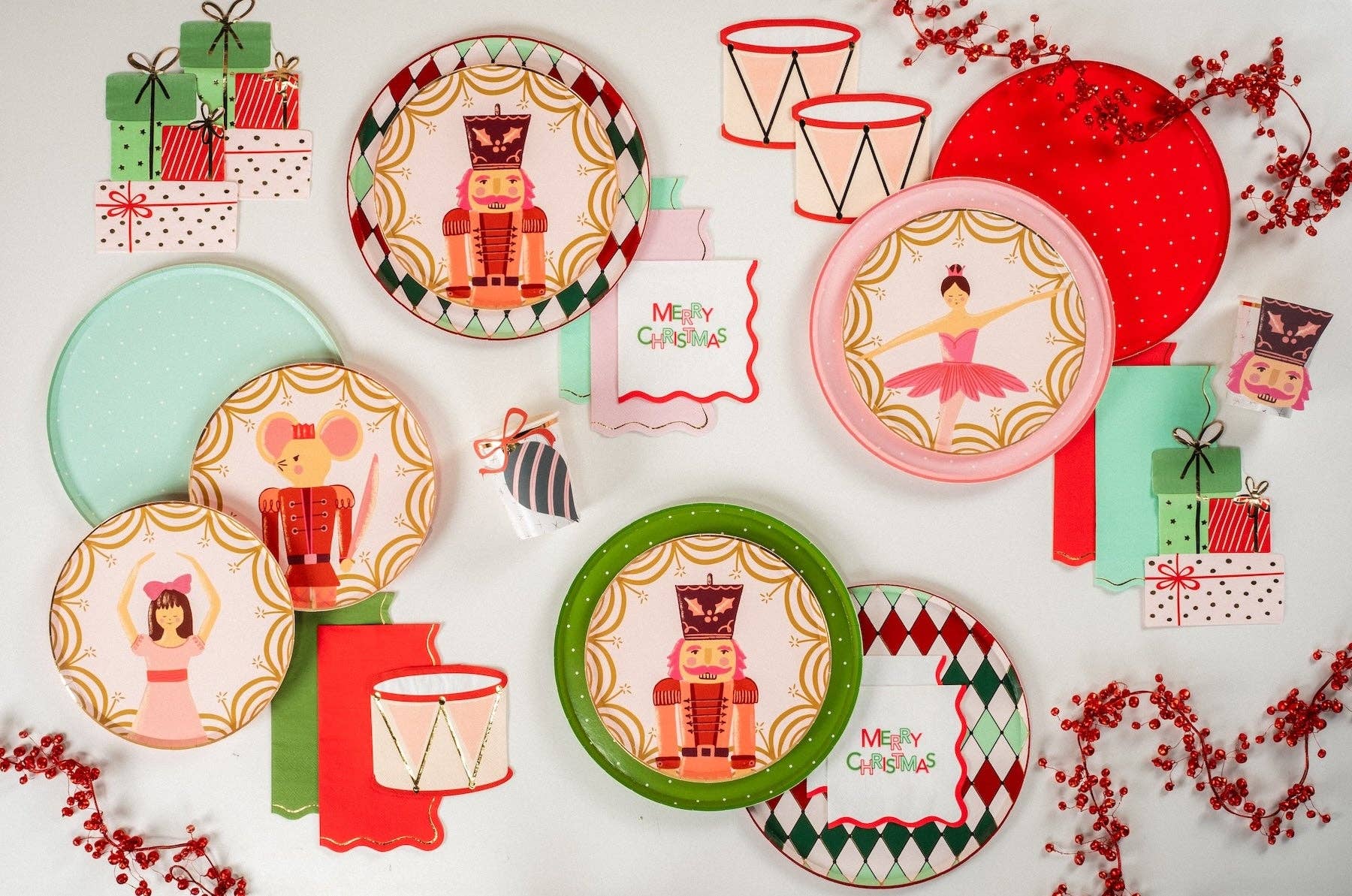 Gatherings by Curated Paperie - Wholesale Disposable Plate - HOL25-DNP7-Christmas Cheerful Dinner Plates5