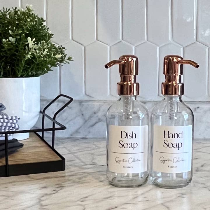 8 ounce klart glas sæbedispenser signatur etiket for engroshandel hos Blush Apothecary