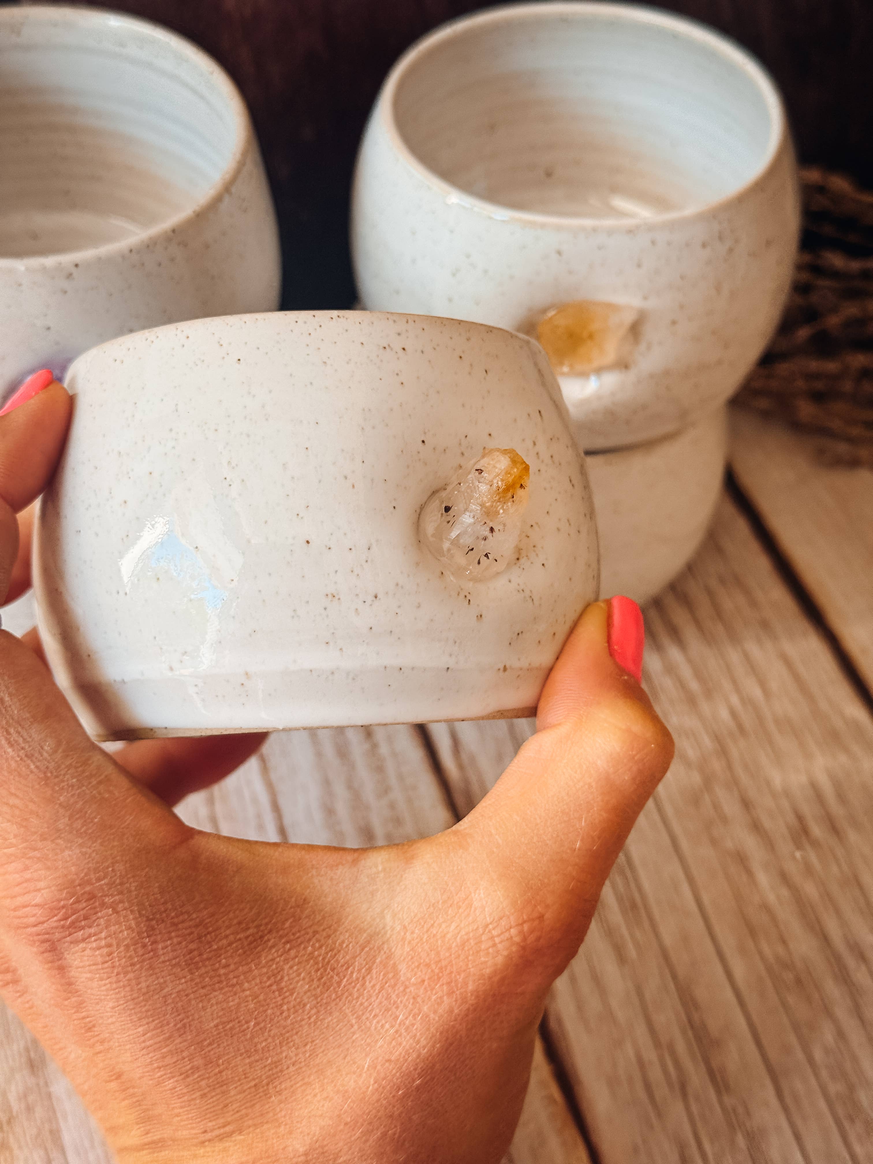 Wolf and Clay Pty Ltd - Vente Tasse à café - Mug câlin en céramique fait main avec détail en cristal2