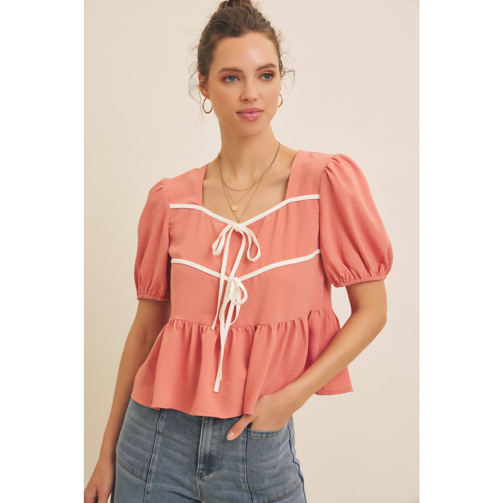 in february - Vente Chemisier – femme - BLOUSE BABYDOLL CHARMANTE AVEC NŒUDS CONTRASTÉS10